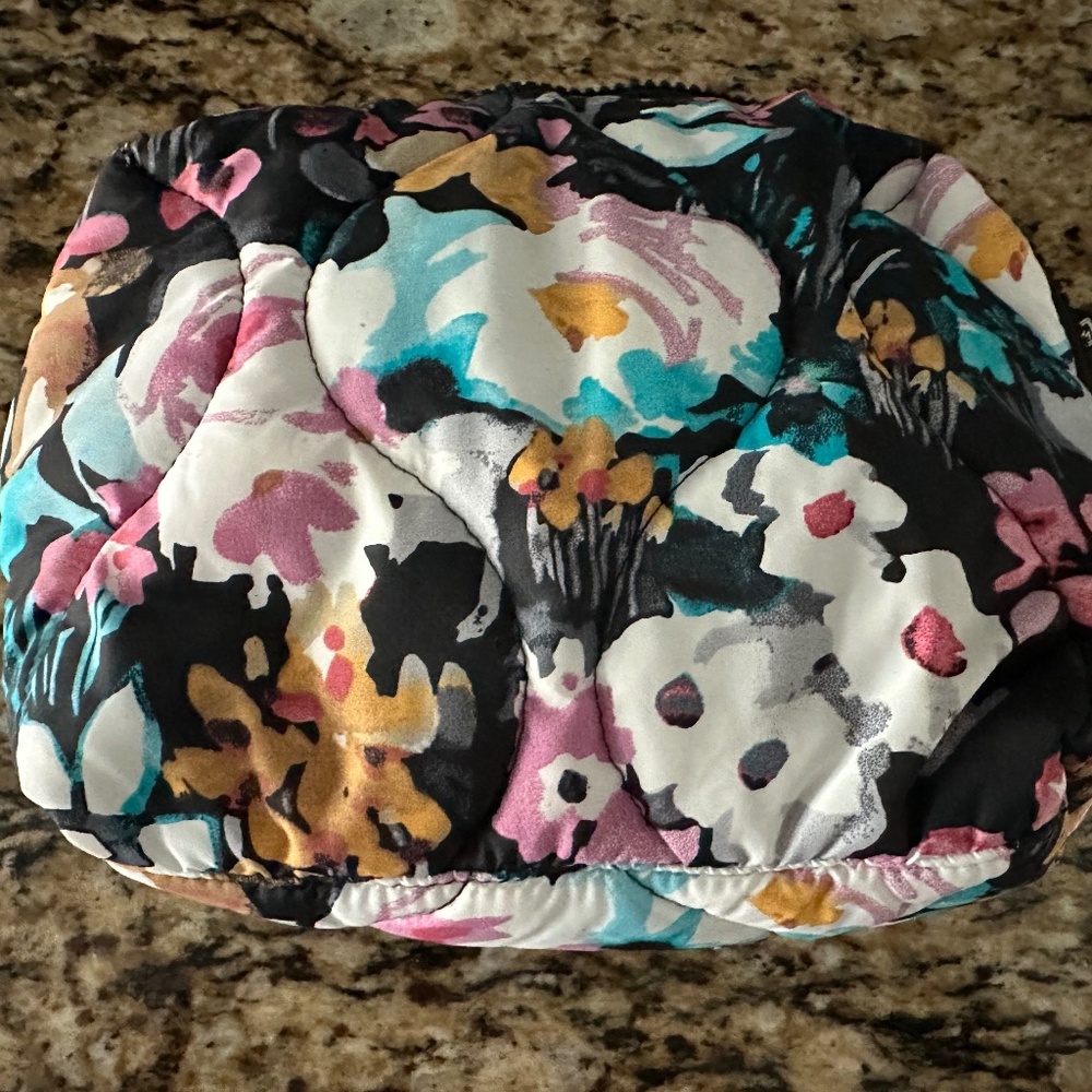 Vera Bradley Featherweight Medium Cosmetic Toiletryy Makeup Bag Artist Garden